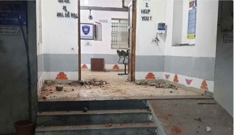 Gujarat: Mob pelts stones, attacks police for asking them to not offer namaz in huge crowd
