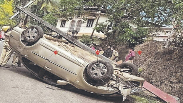 Panicked Kerala woman rams car into electric pole after receiving corona positive report while driving