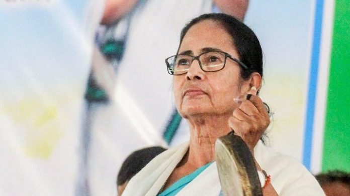Mamata asks voters to 'gherao' CRPF jawans, alleges they are preventing voters from casting votes