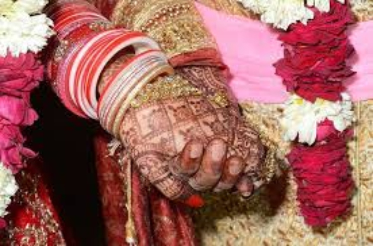 Noida: Family of Muslim girl accuses Hindu boy of kidnapping, girl tells police she converted to Hinduism and married willingly