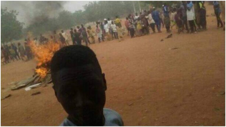 Nigeria: Man stoned to death, set ablaze in front of police by radical Islamist mob on charges of blasphemy