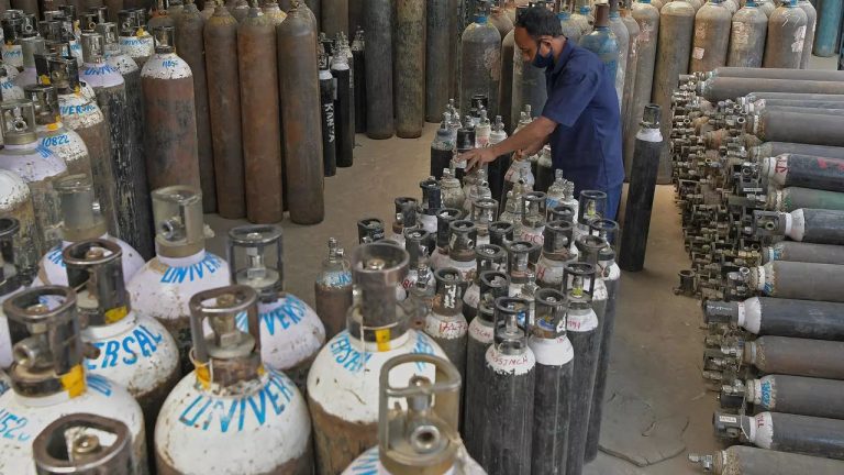 Oxygen cylinder vendors in Delhi selling oxygen in black by putting ‘not available’ sign on their shops, reveals a Twitter user