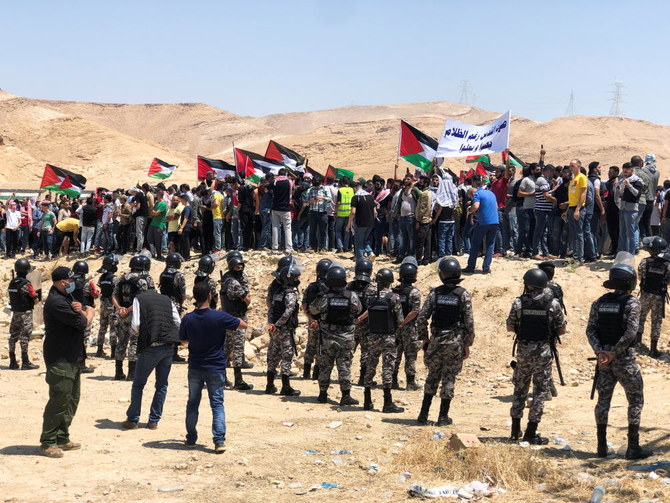 Pro-Palestine protesters from Jordan and Lebanon attempt to infiltrate into Israeli territory, IDF tanks fire warning shots