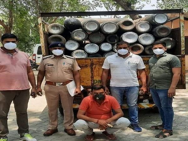 Faridabad: Congress leader Bajinder Mavi booked for hoarding, black marketing oxygen cylinders