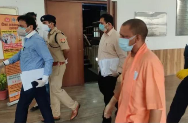 After several die of COVID-19 in AMU, Yogi Adityanath visits AMU to take stock, becomes the first CM ever to visit varsity
