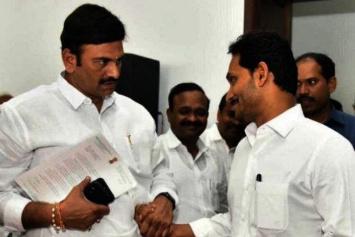 Rebel YSRCP MP was tortured in police custody, SC grants bail : Details