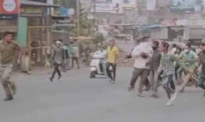 Maharashtra: Mob attacks police officials trying to impose Covid restrictions