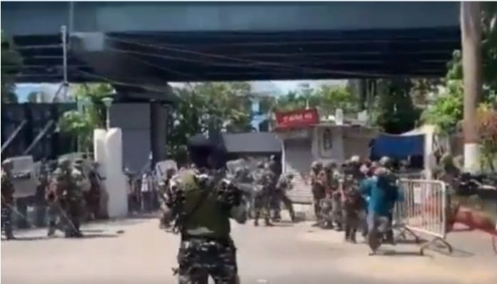 TMC goons attacks CBI office, journalists, break into Raj Bhawan