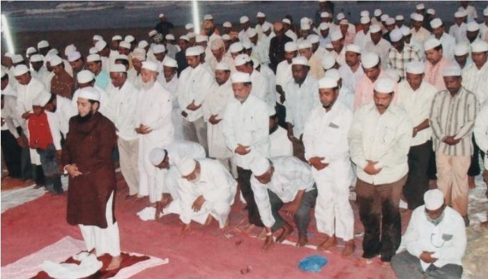 Maharashtra: Cops book 50 covidiots for flouting Covid guidelines and offering Namaz