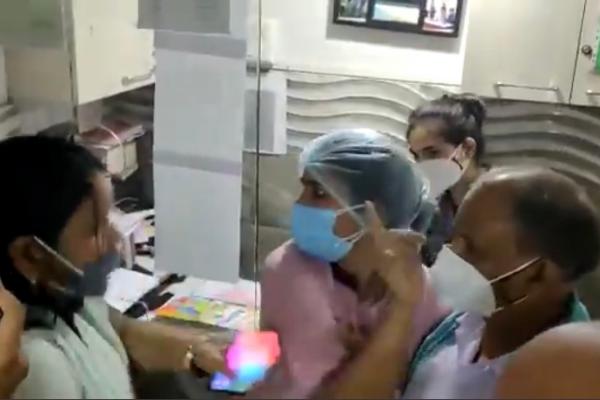 Rajasthan: Congress leader assaults hospital employee, gets violent after the director could not attend her call