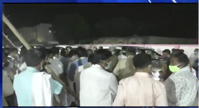 Maharashtra Minister Dhananjay Munde flouts COVID-19 protocol, gathers a huge crowd for inauguration of isolation centre in Beed