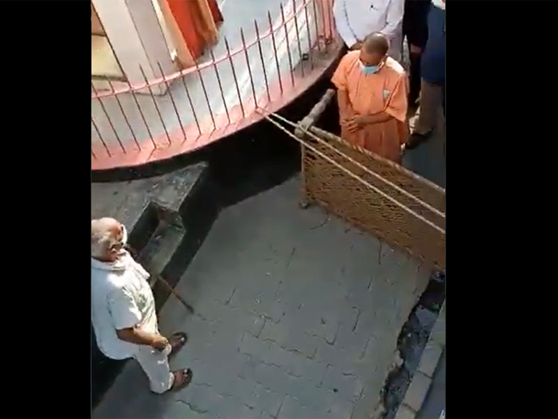 UP: Did an old man stop CM Yogi from entering his village