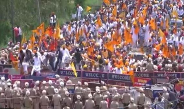 Flouting Covid protocols, thousand of SAD supporters protest outside Punjab CM’s house, SAD chief detained: Details
