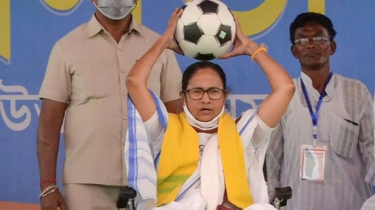 Mamata Banerjee to fight 2024 General Elections from UP, snubs Congress again