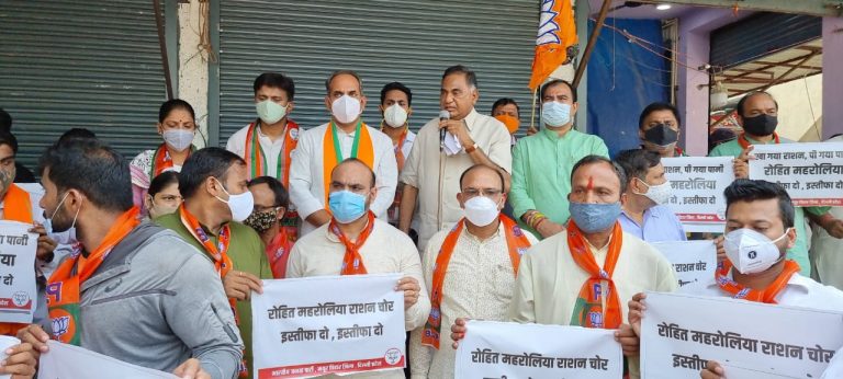 Delhi: AAP workers caught red-handed selling ration meant for poor, BJP demands strict action