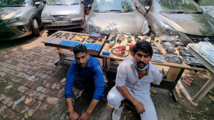 Delhi car theft gang members arrested, photos in phone leads to terror angle