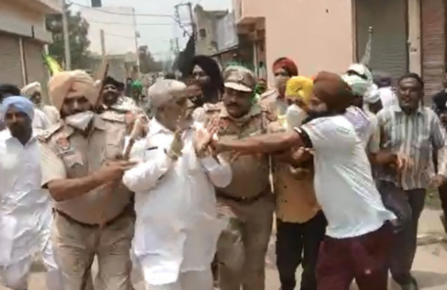BJP leader Bhupesh Aggarwal roughed up by farmer protestors