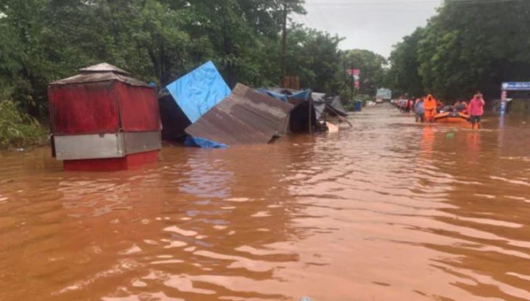 Over 100 people die as floods inundate parts of Maharashtra, IMD issues red alert for 6 districts
