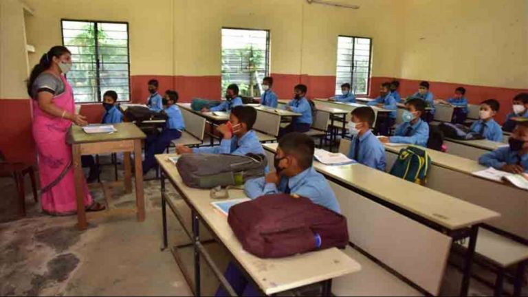 Maharashtra: More than 600 children test positive for Covid in Solapur after schools reopen