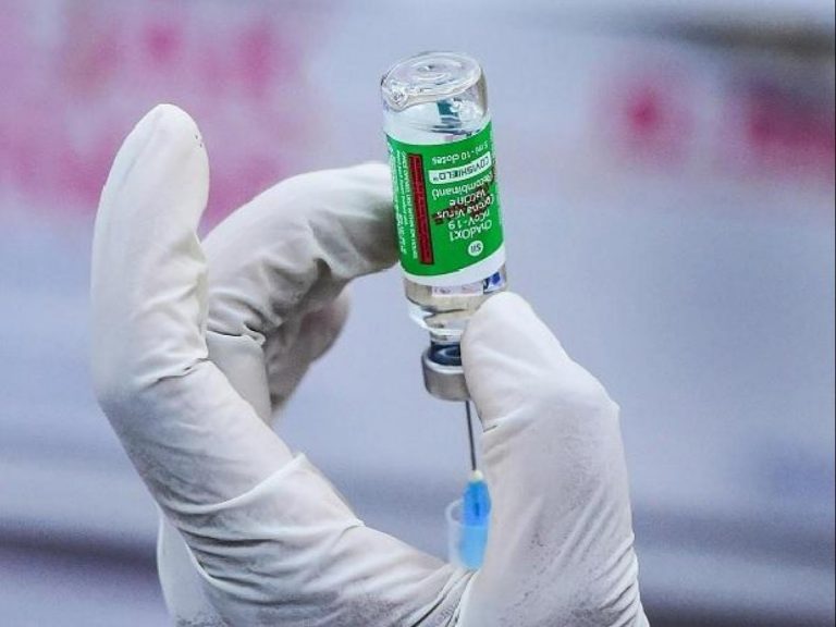 Tamil Nadu: Nurse steals Covishield vaccine doses from the hospital for her relatives, suspended by authorities