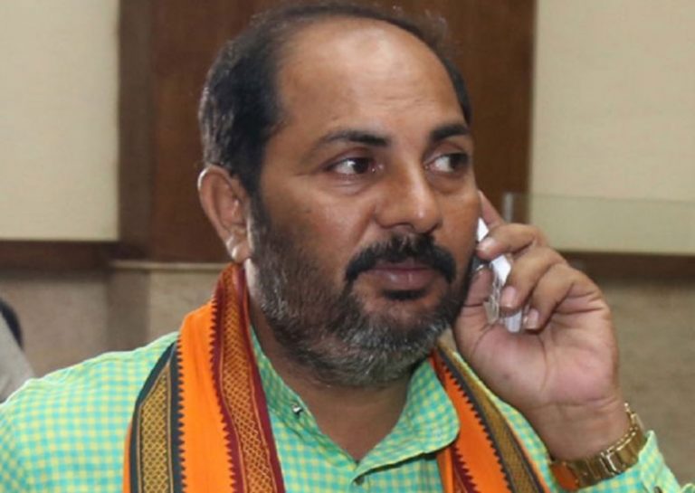 SP workers threaten and abuse UP Minister Upendra Tiwari’s family, 90-yr-old mother, sister, wife, and daughters also targeted