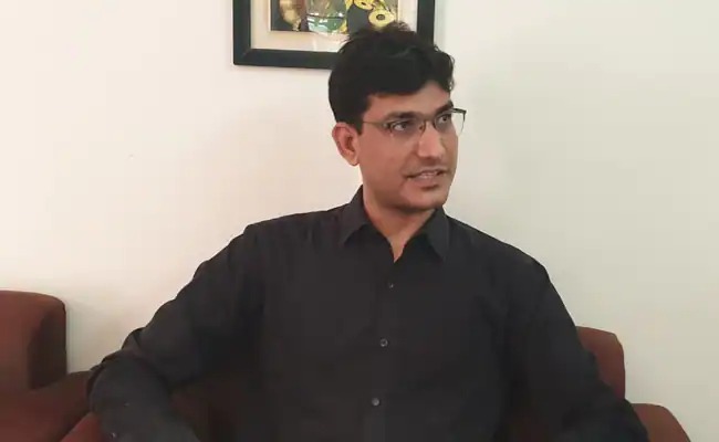 IAS officer who fell victim to alcohol related online fraud sparks debate after asking woman out on social media: Here's what netizens are saying about Lokesh Jangid