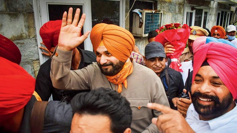 ‘Eent se eent baja dunga’: Threatens Navjot Sidhu if not given decision-making power in Congress