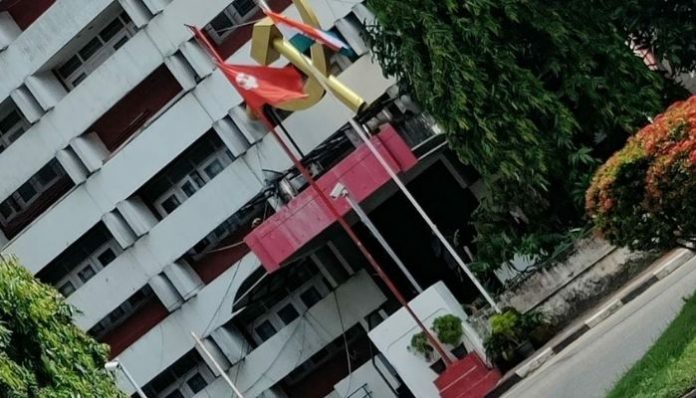 Kerala: CPM hoists Tricolour for the first time, Congress mocks