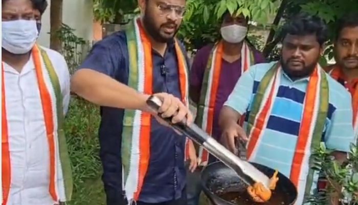 Watch: Congress workers fry a bird in hot oil to protest against Rahul Gandhi’s Twitter account being locked, chant ‘down down BJP’