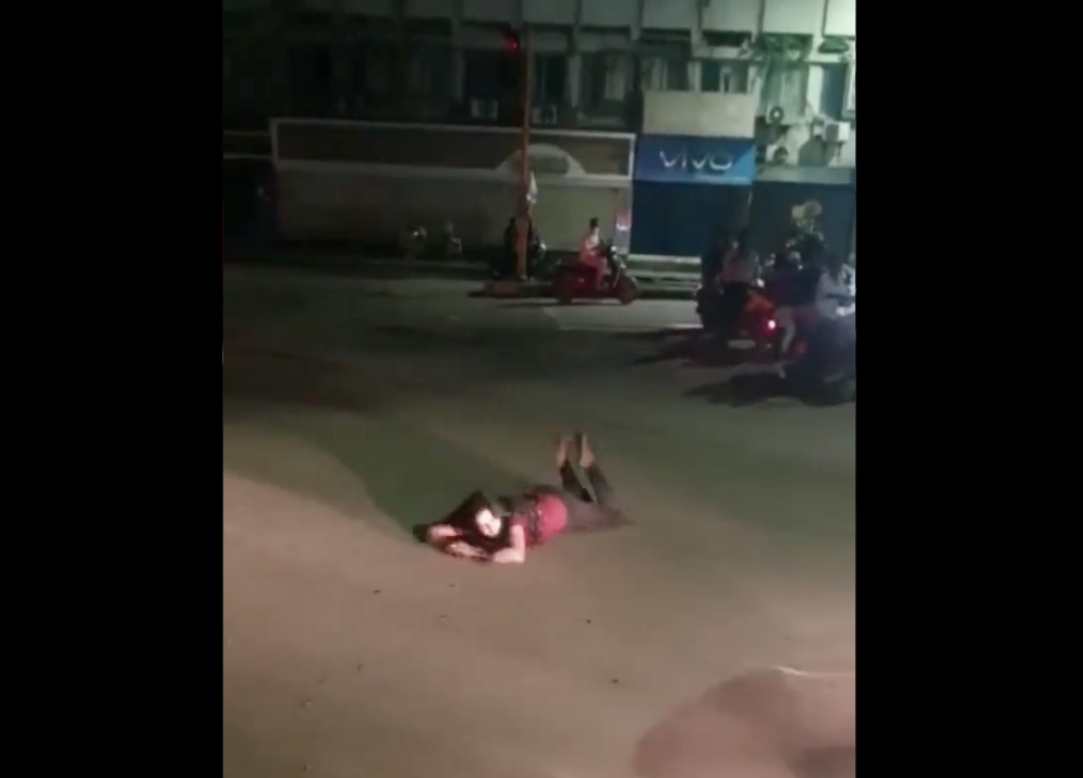 Drunk woman blocks traffic on Pune road, video goes viral