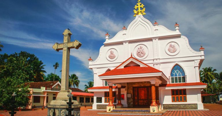 Kerala: Bishop of Syro-Malabar Church warns Christians against groups trying to trap young girls, had earlier highlighted Love Jihad cases