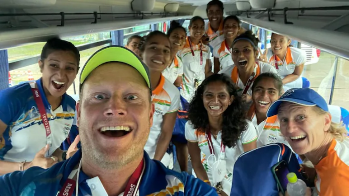 Shahrukh Khan tries to hog limelight after Indian women's team entry into Olympics Hockey semifinals, head coach gives befitting reply