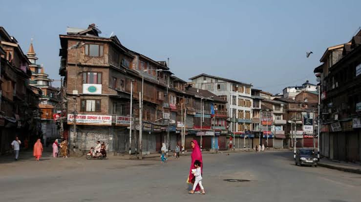 No stone pelting, no violent clashes: Swift actions by administration prevent unrest in Kashmir after Geelani’s death