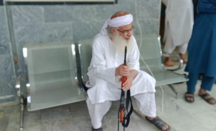 Taliban flag unfurled in Pakistan rooftop, Maulana Aziz threatens the police : report