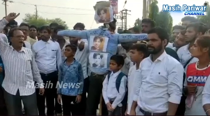 Christians burn effigy of Anshul Saxena in Jalandhar for his complaint against pastor, demands strict police action