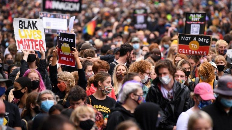 Nightmare Down Under: Australian citizen with a heart condition suffers sudden seizure during police action for not wearing a mask