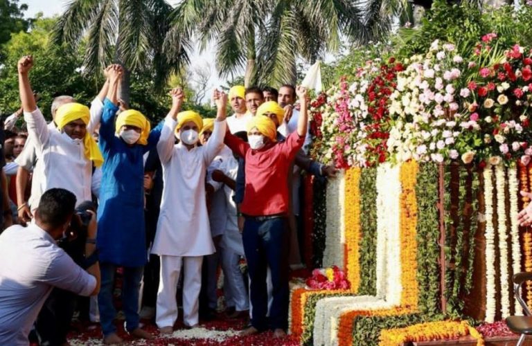 Rahul Gandhi celebrates with Jignesh and Kanhaiya while Punjab crisis turns into a circus, Kunal Kamra spotted at AICC headquarters