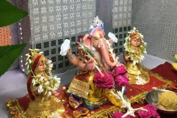 NGO makes Ganesha Murthi hold sanitary napkins, founder was inspired to become author after watching movie based on Chetan Bhagat’s novel