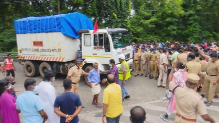 Kerala: Trade union demands Rs 10 lakh as ‘gawking charges’ to let an ISRO truck pass, days after HC ordered abolition of ‘Nokkukooli’