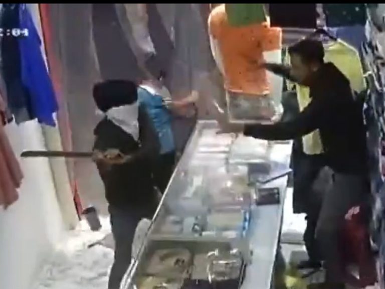 Hafta Vasooli in Maharashtra: Minors attack a cloth store, smash glasses to demand extortion