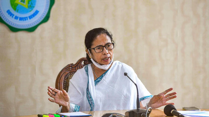 Mamata Banerjee visits Sola Ana Masjid in Bhabanipur to seek blessings ahead of by-poll at the assembly constituency