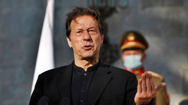 Pakistan: Education ministry issues Talibani diktat for female teachers, bans jeans and t-shirts