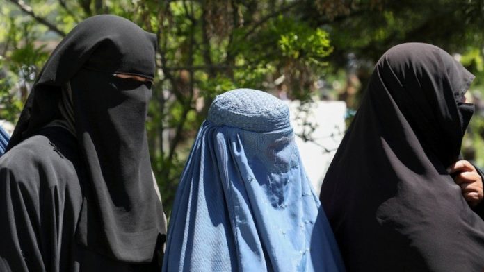 Female employees banned from entry into Ministry of Women by Taliban