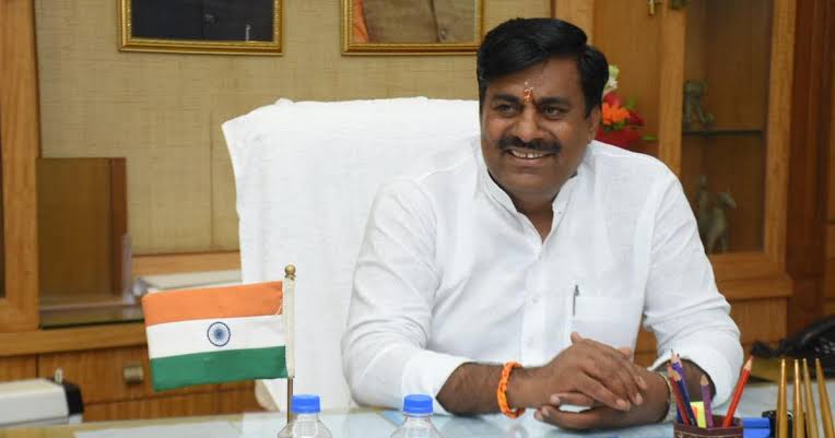 Madhya Pradesh: BJP MLA warns Hindus about ‘Father and Chadar’ at Dussehra function, asks them to stay away from Peer Babas