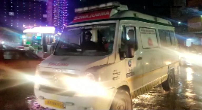 Terrorists enter residence of labourers from Bihar in Kashmir and shoot at them, two killed and one critically injured