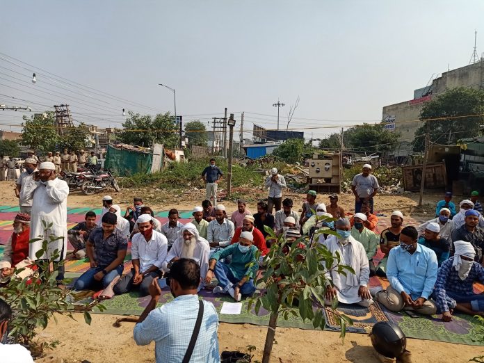 Muslim groups call 'more people' from Rohingya infested Nuh to offer Namaz in Gurugram, police detain Hindu activists protesting public prayers