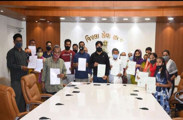 Ahmedabad: District Collector grants Indian Citizenship to 11 Pakistani Hindus