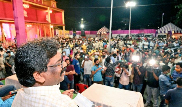 Jharkhand: Police stops distribution of Bhog at temple Puja pandal citing Covid rules, devotees say no Visarjan till official apology