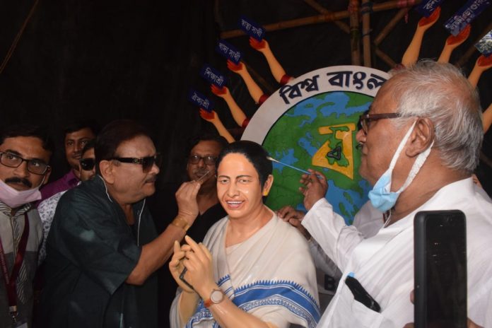 Trinamool Congress MPs Madan Mitra and Saugata Roy give the finishing touches to Mamata Banerjee Idol