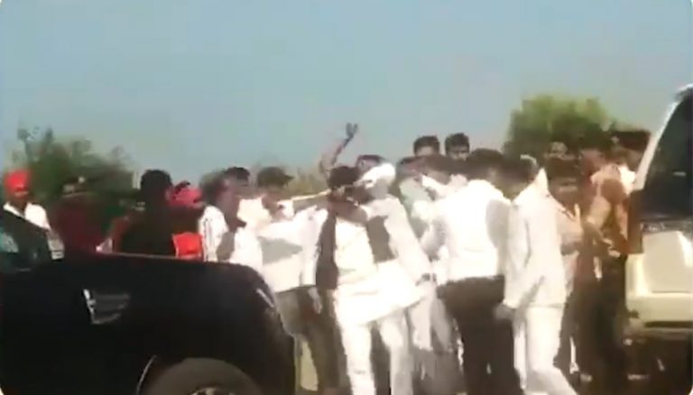 Uttar Pradesh: Samajwadi Party workers thrash their party leader for overtaking convoy, MLA Lucky Yadav and others booked